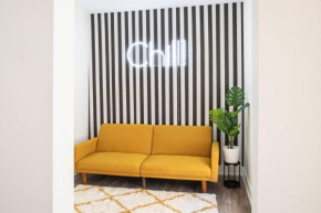 Chic Stay w/ King Bed/Near Beardsley Zoo/Free Parking